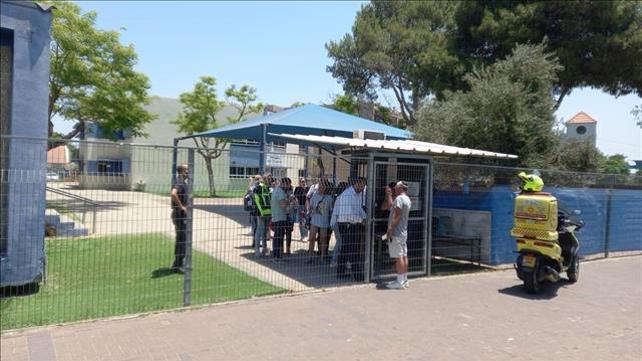 בית ספר ביבנה בו הותקף מאבטח ונשקו נחטף, 23.06.22