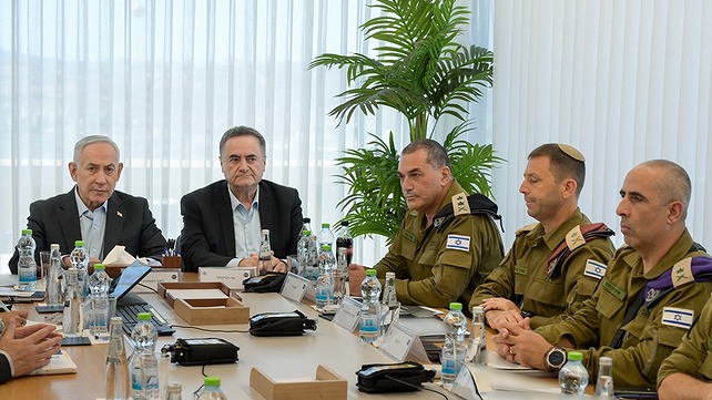 הערכת המצב בהשתתפות ראש הממשלה נתניהו, שר הביטחון ישראל כ"ץ והרמטכ"ל אייל זמיר
