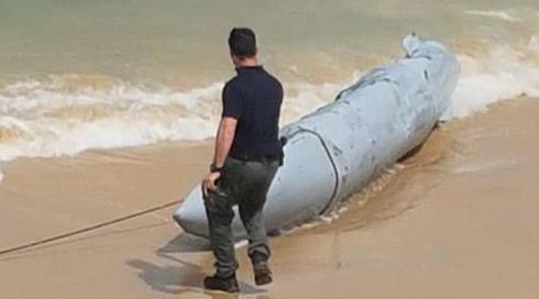 מכל דלק של מטוס קרב נפלט לחוף רחצה באשדוד (1)