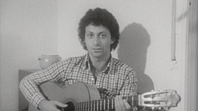 כספי מנגן בגיטרה, 1975