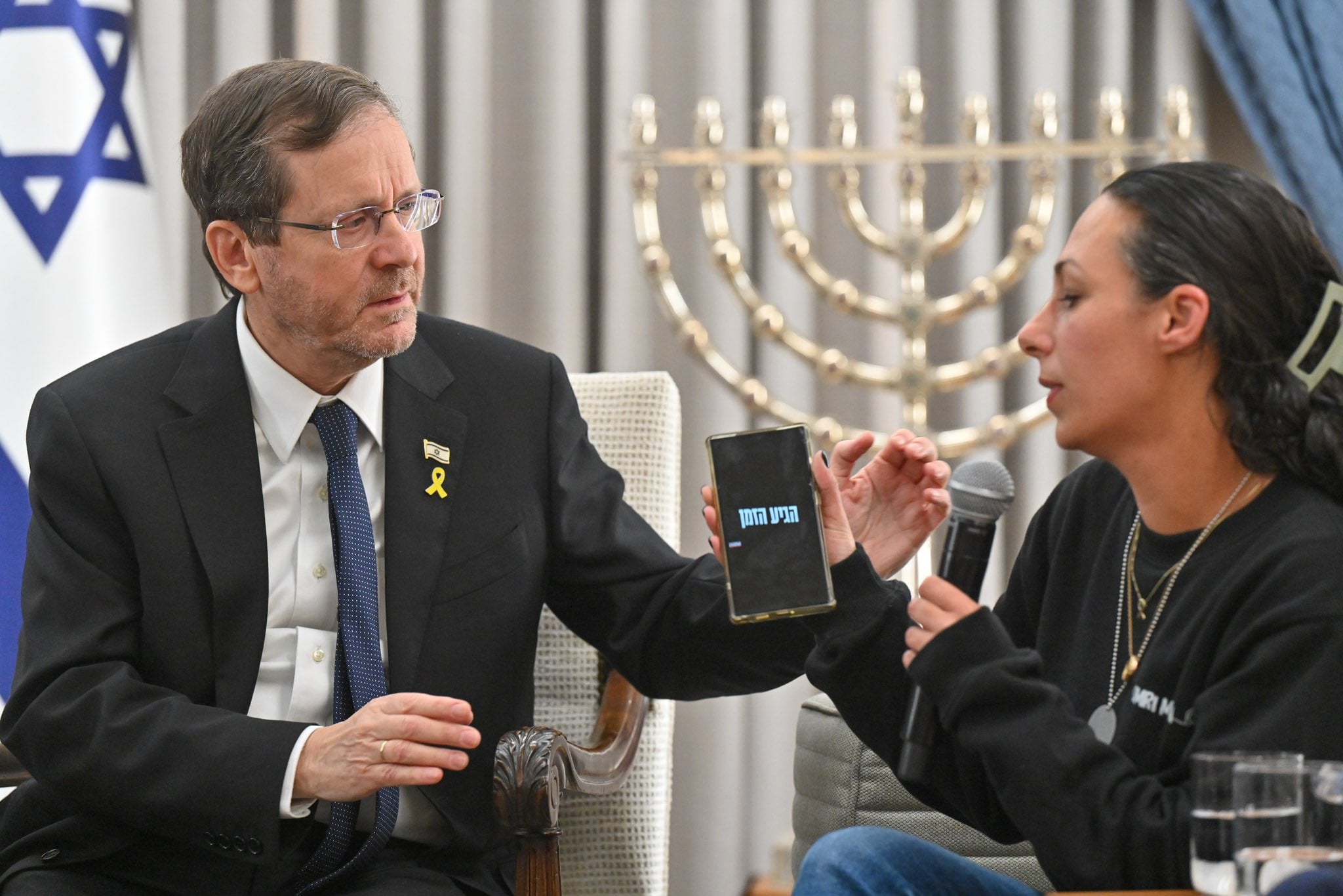 הרצוג במפגש עם משפחות חטופים