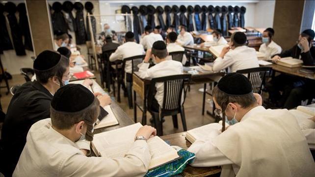 חרדים לומדים בישיבה בירושלים 02.09.20