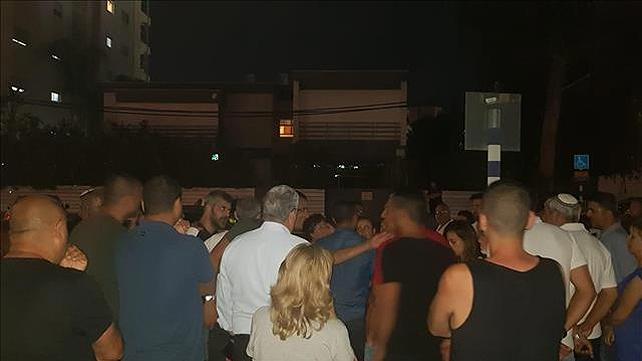 מחאה נגד מכירת בית למשפחה ערבית בעפולה