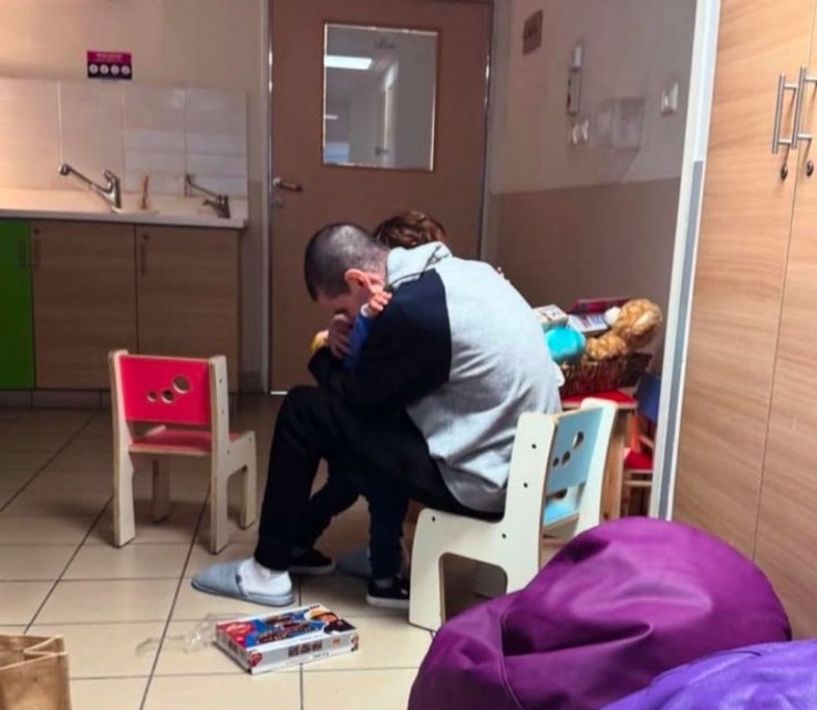 אור לוי בחיבוק הראשון עם בנו אלמוג