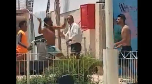 תיעוד: קטטה אלימה בים המלח - חמישה נעצרו
