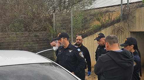 חשד לרצח בצפון: גופת אישה עם סימני אלימות אותרה ברכב בשטח פתוח