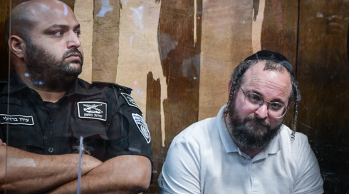 הרב אליהו תוקף את חיים רוטר: "זה רוצח המונים, אדם אכזר"