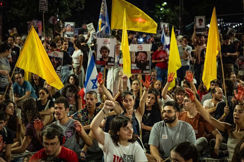 הפגנה למען סיום המלחמה והחזרת החטופים מחוץ למעון ראש הממשלה בירושלים, אוגוסט 2025