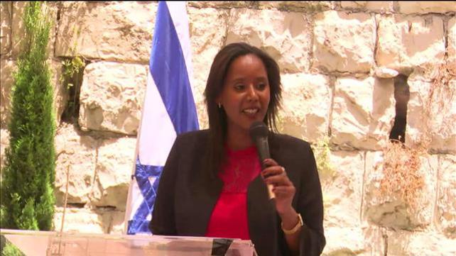 לראשונה: יוצאת אתיופיה הושבעה לשרה בממשלה