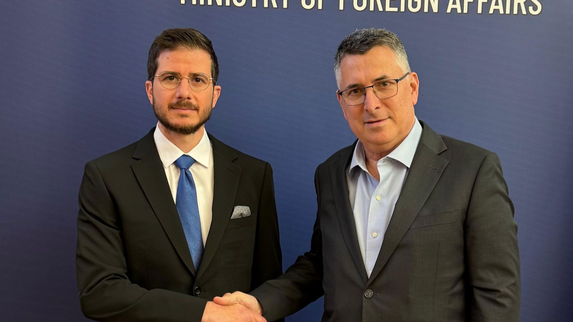 גדעון סער וג'ורג' דיק