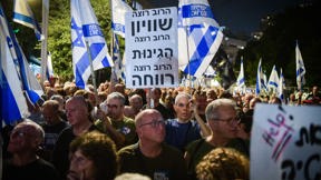 הפגנת התמיכה ביועמ"שית בתל אביב, הערב