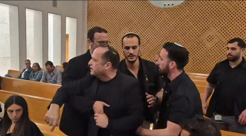 מהומות בבג"ץ רונן בר: אב שכול הוצא מהאולם, הדיון התקיים ללא קהל