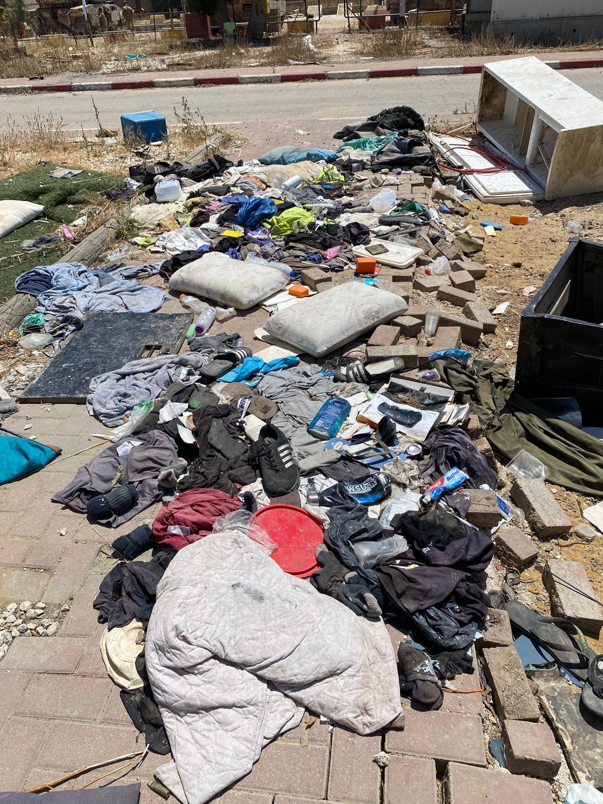 הציוד שנמצא במוצב התצפיתניות