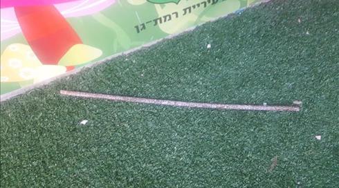 בשל מוט שנפל בגן הוצא צו הפסקת עבודה - חברת הבנייה התעלמה ממנו