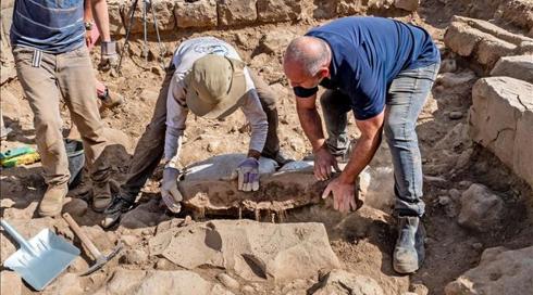 "אירוע נדיר": אבן גבול ועליה כתובת ביוונית נחשפה בגולן