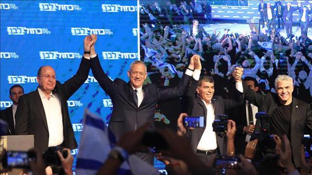 רביעית כחול לבן