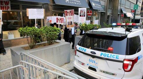 המחאה נגד ברלנד מתרחבת: בניו יורק הפגינו נגד השתתפותו במדורה במירון (1)