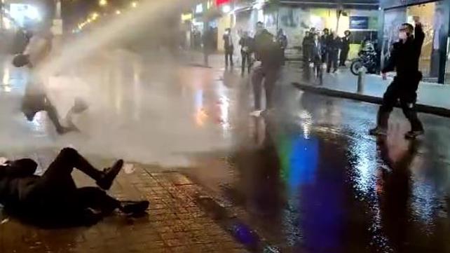 תיעוד: מפגין חרדי נפגע ממכת"זית במחאה בירושלים 05.01.22