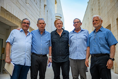 הראל, גילון, שרגא, פרדו ואהרונישקי. חלק מהחתומים (צילום: יונתן זינדל, פלאש 90)