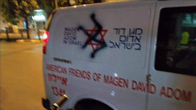 צלב קרס על אמבולנס