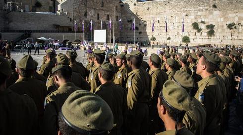 בגלל דרישת הקרן למורשת הכותל: נמנע מקצינת חינוך להנחות טקס השבעה