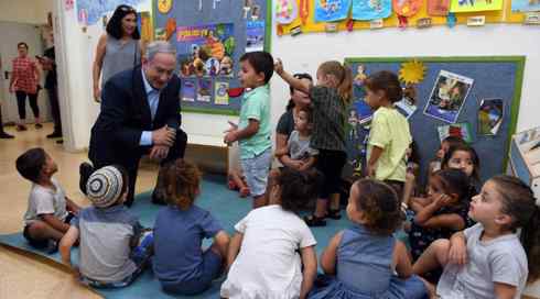 נתניהו בביקור בשדרות: "אין הפסקת אש שמחריגה את בלוני ועפיפוני האש"