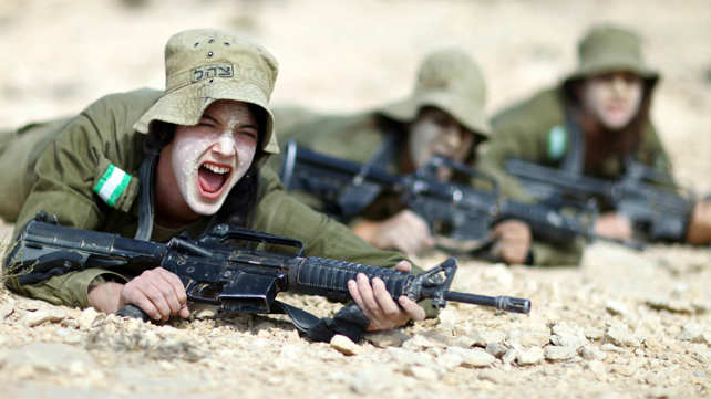 חיילות צה"ל באימון