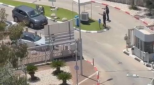 אירוע חריג בבסיס תל השומר: נכה צה"ל, שבעברו אירועי אלימות, השליך רימון הלם לעבר המאבטחים באגף השיקום
