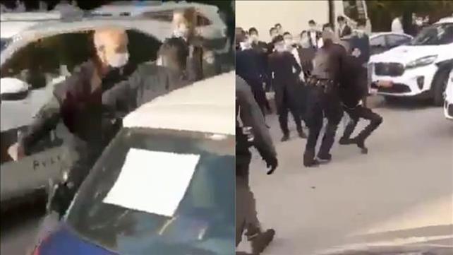 שוטר מכה צעיר במהלך פינוי התקהלות המנוגדת להנחיות הקורונה בישיבת חברון החדשה בירושלים, 26.11.20