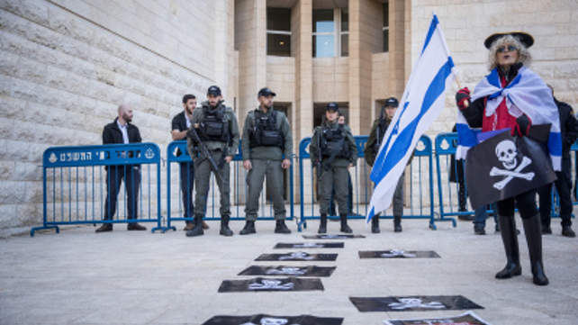 יונתן זינדל, פלאש 90