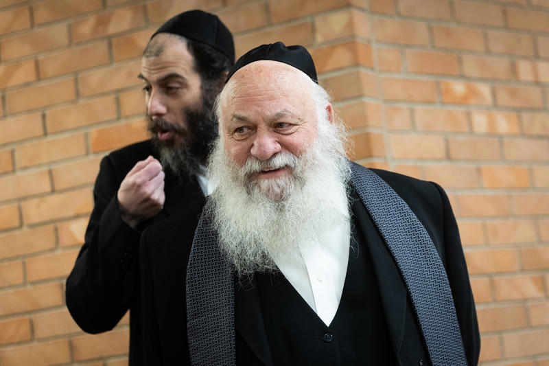 השר יצחק גולדקנופף עם מוטי בבצ'יק