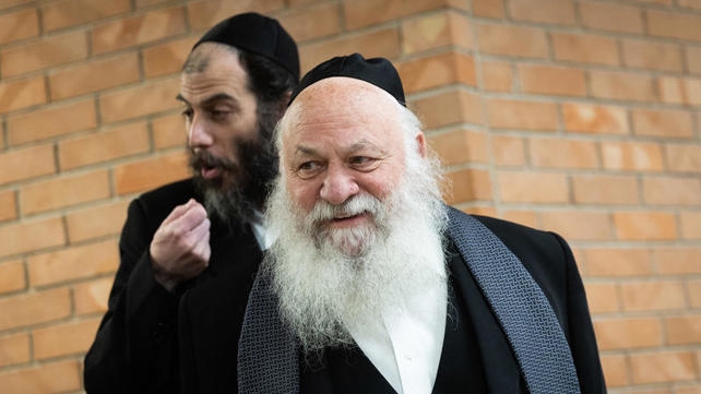השר יצחק גולדקנופף עם מוטי בבצ'יק