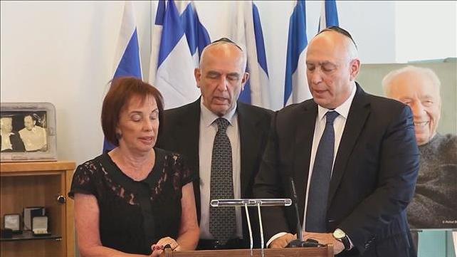אזכרה שמעון פרס - ילדיו קוראים עליו קדיש 22.9.20