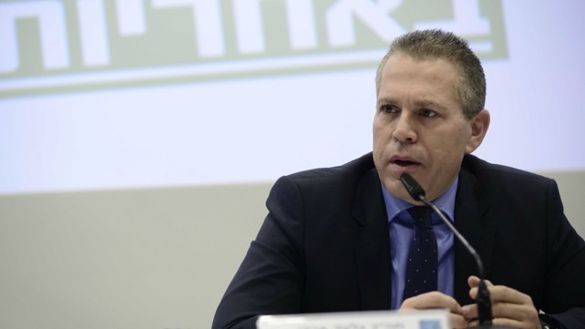 השר ארדן מציג את רפורמת אי-הפללה