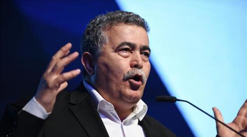 מקורבי פרץ: "רק העבודה תוביל חיבור, לא ברק"