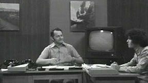 צבי גיל בראיון על עריכת חדשות. צולם בשנת 1972