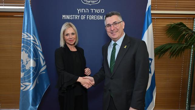 שר החוץ גדעון סער ושליחת האו"ם ללבנון