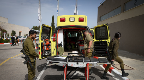 "כאמא לחייל שנפצע בעזה - אני לא יכולה לקבץ נדבות"