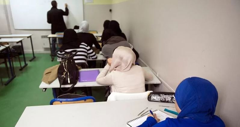 נערות מוסלמיות בביה"ס בצרפת