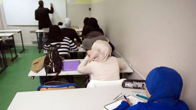 נערות מוסלמיות בביה"ס בצרפת