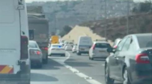 תיעוד: השרה זנדברג עוקפת פקק - בניגוד לנהלים