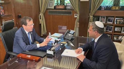 הרצוג לבן גביר: "יש להפנים את הביקורת על היחס ללהט"ב"