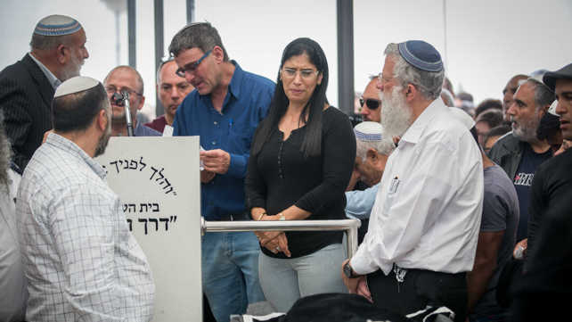 הוריה של אלה אור בהלווייתה