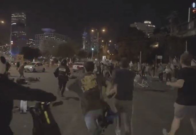 תיעוד הדריסה בהפגנה לשחרור חטופים