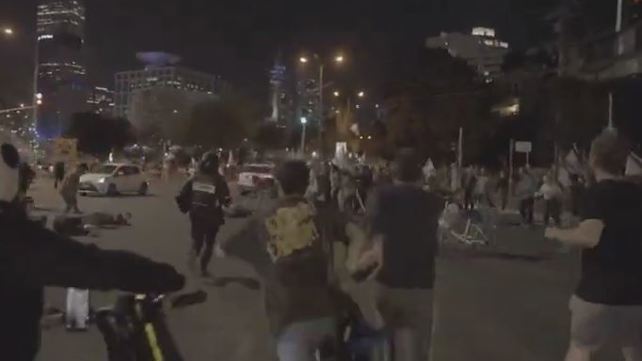 תיעוד הדריסה בהפגנה לשחרור חטופים