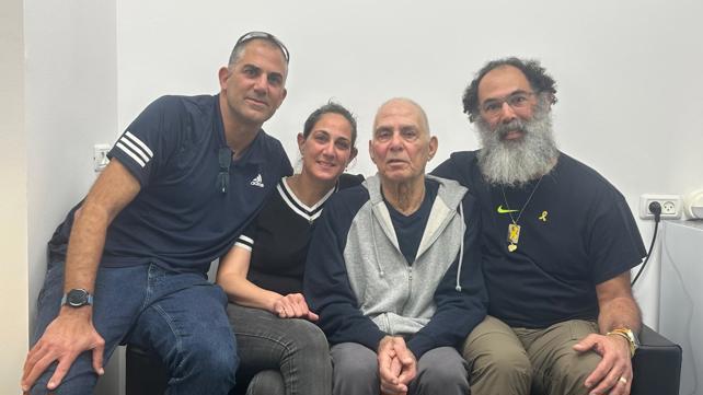 גדי מוזס עם ילדיו