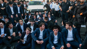חרדים מפגינים נגד מעצר בני ישיבה עריקים