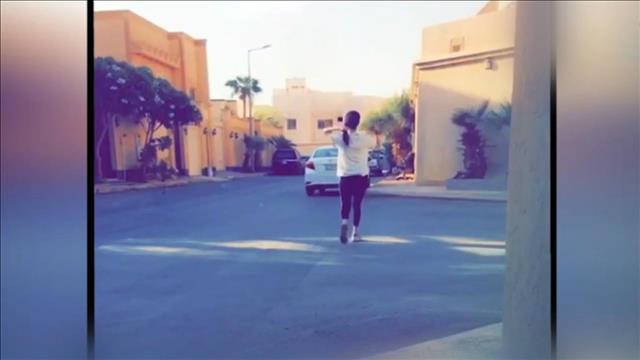הצעירה שהעיזה לצאת לרחובות ריאד בטייץ - ועוררה סערה