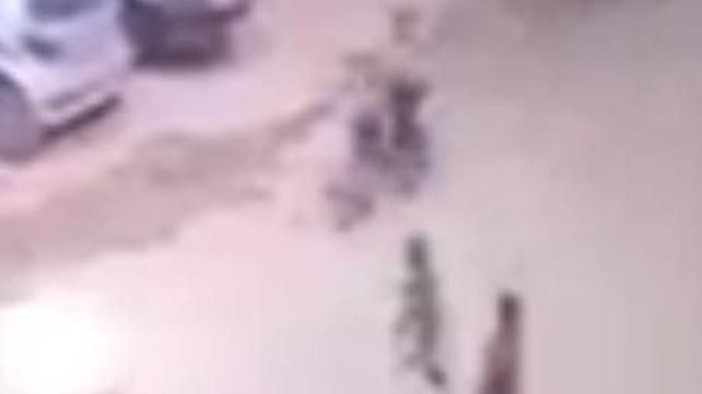 תיעוד: בן 8 ממוקיבלה דורס בת 4, 28.03.21