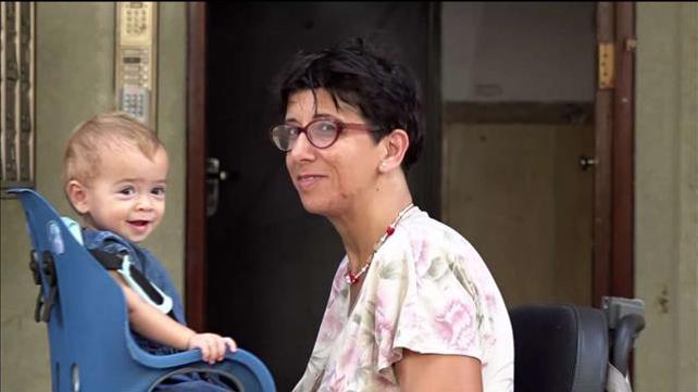 "משאיר את הילד קרוב": הפיתוח שמסייע להורים בכיסאות גלגלים